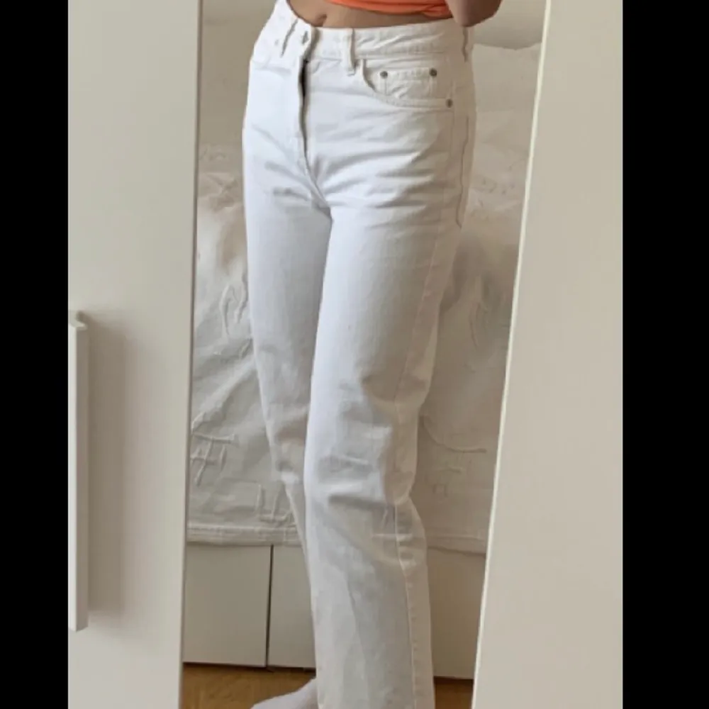 Vita weekday jeans. W 25 L28. Bilder från Lisa Linde💞💞. Jeans & Byxor.