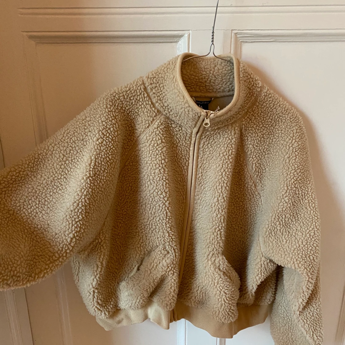 Beige croppad teddyjacka M