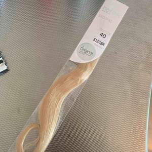  - Helt nytt oanvänt hairtalk i förpackning.  40 cm långt och 12 st fästen. Se färg på förpackningen.  Perfekt för en hårförtjockning.  Nypris för en förpackning se bild. 1500 kr eller bud som avslutas onsdag 5/8 kl 15:00 Köparen står för frakt 📦  