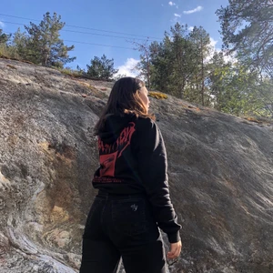 Hoodie  - Säljer nu min fina hoodie som jag älskar då jag ej använder den längre. Använd ett par gånger men i bra skick!