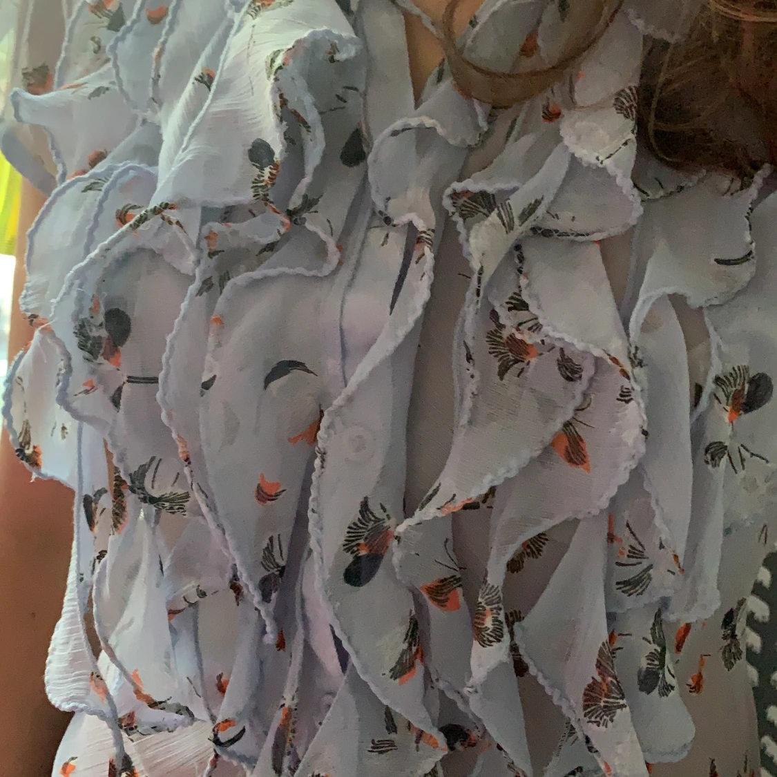 Ljusblå blus med detaljer  - 91