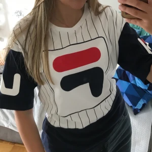 Fila tröja - Har använt tröjan några få gånger. Möts helst upp i Göteborg eller postar den till dig🏎