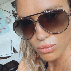 Jimmy choo  - Jimmy choo Solglasögon, i helt ok skick!  Kommer med etui och putsduk. Kostade över 3500 på NK 