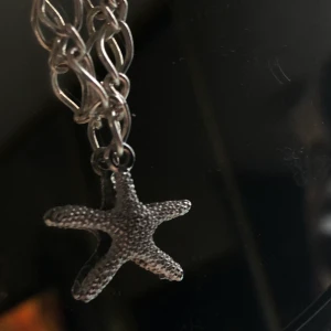 🦋 HALSBAND MED SJÖSTJÄRNA 🦋 - egen gjort kedje halsband med stjöstjärna! 🦋☺️✌🏼 Kolla biograf för info om frakt m.m. Fler frågor - kom dm så är jag snabb på att svara ☺️☺️🦋✌🏼