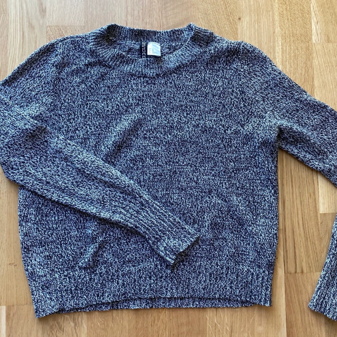 Svart och Vit Tröja