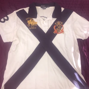 T-shirt  från Ralph Lauren - Snygg t-shirt från Ralph Lauren i storlek L