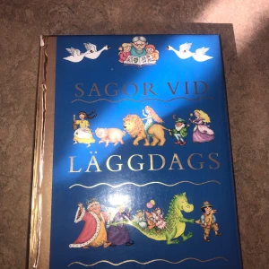 Sagobok - Stor bok fylld med massa sagor, som passar utmärkt att läsas innan läggdags.