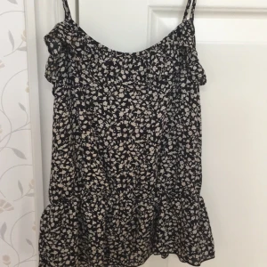  - Fint somrigt linne från bikbok 