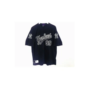  - Vintage baseball shirt in excellent conditon.