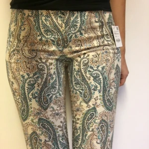  - Helt nya byxor från Zara. Coolt mönster och snygga.