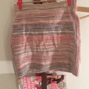  - Kjol från mango i storlek XS säljes för 60 kr :) 