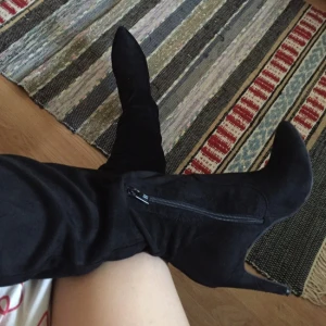  - Från Dinsko, overknee. (Org.pris 599kr) använda endast 2ggr, i fint skick.  Möts upp i Stockholm vid köp.