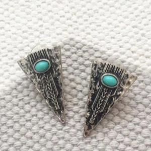  - Riktigt snygga örhängen, tvättas och spritas innan dom skickas iväg. Frakt ingår i priset!