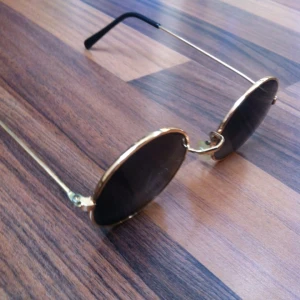  - ⚫️Coola & dundersnygga solglajjor⚫️

• Storlek: -
• Märke: Okänt
• Skick: Gott skick för sin ålder
• Övrigt: Inga direkta skavanker 
• Frakt: 14