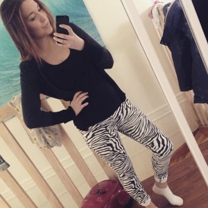  - Drdenim i strl XS, uppsydda men jag brukar alltid vika upp dom som på bilden! Frakt tillkommer. 