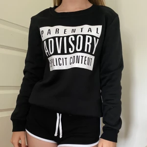 Sweatshirt - As ball sweatshirt⚡️⚡️ bra skick! Frakt tillkommer. 📦 (fler bilder kan ordnas om det önskas) passar alla mellan XS-M