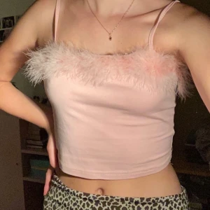 sött linne - knappt använd, storlek s! kan mötas på söder eller frakta 😊 köpare står för frakt, frakt ligger på 11 kr