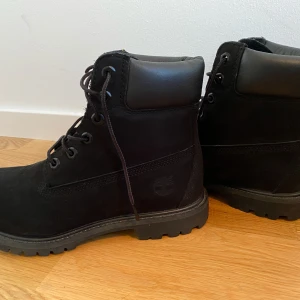 Timberland nästan helt nya! - Felfria Timberland. Köpta vintern 2019, använda två till tillfällen (väldig bra skick) 