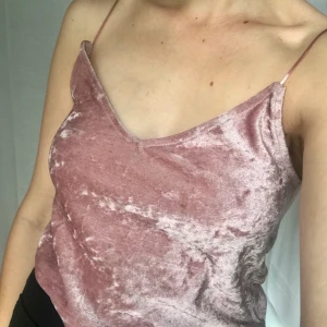 Rosa sammetslinne  - Sparsamt använt linne i sammet. Passar S och Xs❤️