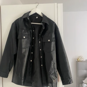 SKINNJACKA oversized! - jättefin oversized skinnjacka, från SHEIN💞💕💓 köpare står för frakt! 