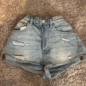 Denim Shorts - Barely used shorts, they are from H&M and they are in perfect state ( same as when they where bought ). Mom jean shorts with usable pockets