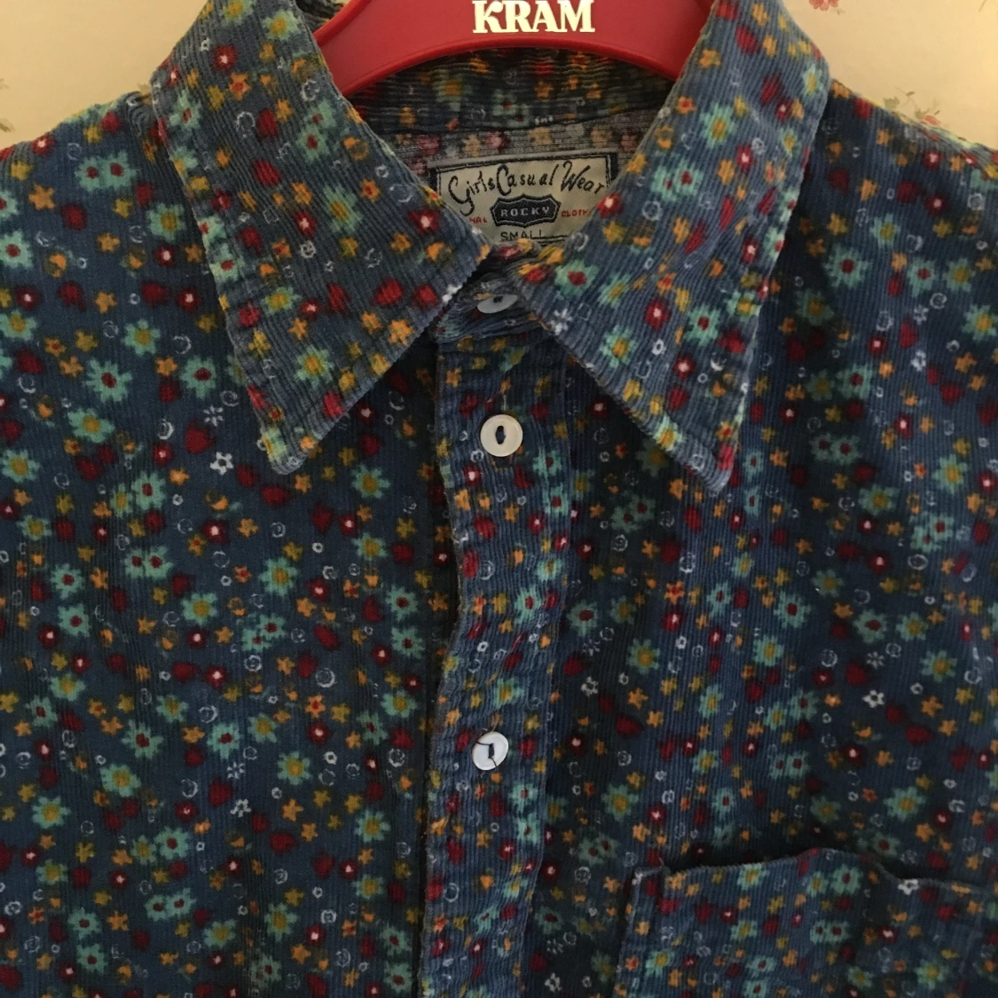 Blågrön blommig manchesterskjorta  - 90