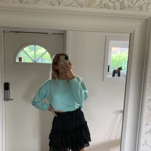 Mintgrön college tröja  - Använd 1 gång så jättebra skick! Från Pull & Bear i strl Small. Lite croppad i modellen 💚💚