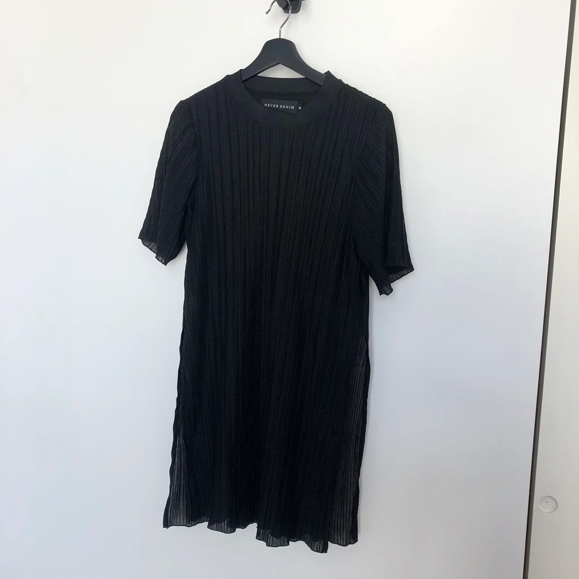 Lång räfflad topp från Bik Bok strl M