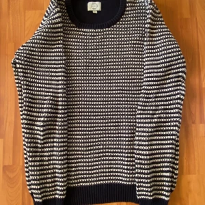 Kofta Storlek L - Kofta från Suit Apperal. Storlek L. Kolla gärna in mina andra kläder jag har till salu! Möts eller skickas mot frakt 49kr. Samfraktar gärna om du skulle hitta flera plagg.