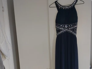 Långklänning  - Oanvänd långklänning från boohoo. Storlek 34/36. Fraktkostnad tillkommer.  