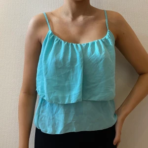 Turkos topp - Turkos topp, köparen står för frakten🌼