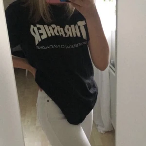 Trasher tshirt - Äkta trasher t-shirt i bra skick, tvättad någon gång så det finns någon ”spricka” i trycket men annars felfri, ingenting man märker.                                          Pris 150kr inkl frakt eller högstbudande 😊