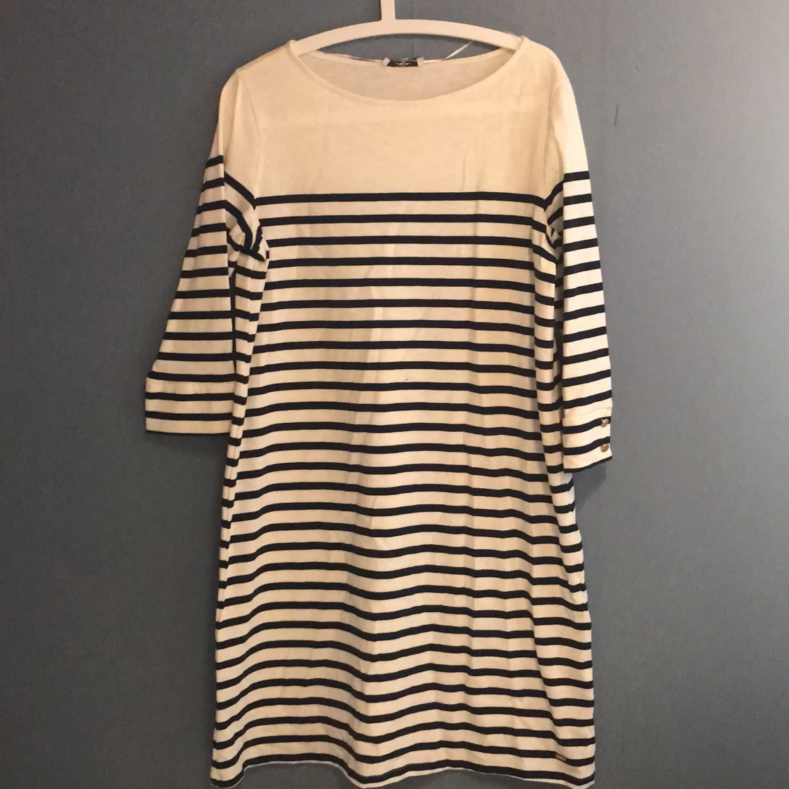 Randig klänning, aldrig använd  - 90