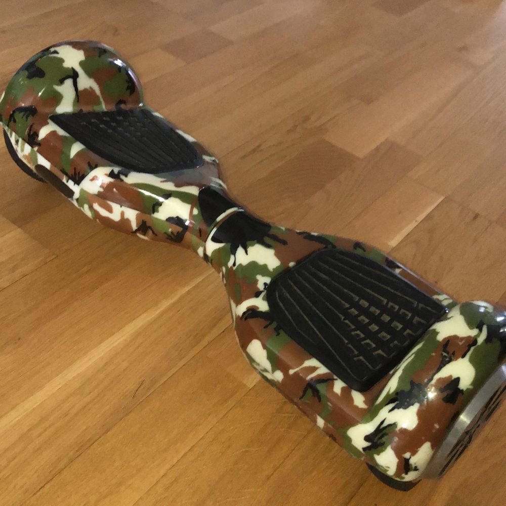 Selling my cool  military coatumized hoverboard! It is in a very good condition! Bought in Oslo a while ago. Hmu for price discussions ☺️ . Övrigt.