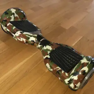 Selling my cool  military coatumized hoverboard! It is in a very good condition! Bought in Oslo a while ago. Hmu for price discussions ☺️ 