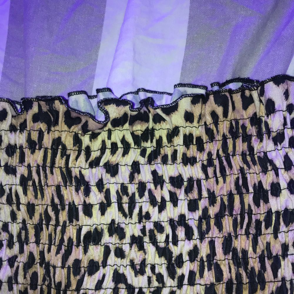 Assnygg leopard tubtopp i xs, som jag säljer för att den tyvärr är för liten för mig denna sommaren. 50kr😊 . Toppar.
