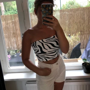 Tubtopp storlek small - Söt tubtopp, använd men i bra skick. Frakt tillkommer 45 kr 