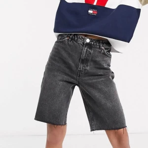 skitsnygga svarta shorts - assnygga svarta shorts som tyvärr är lite små för mig! från asos. helt oanvända! köpare står för frakt