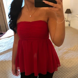 Off shoulder topp - Söt och fin röd topp från Vero Moda❤️ storlek 36. (Smutsig spegel, ingen fläck på toppen) 