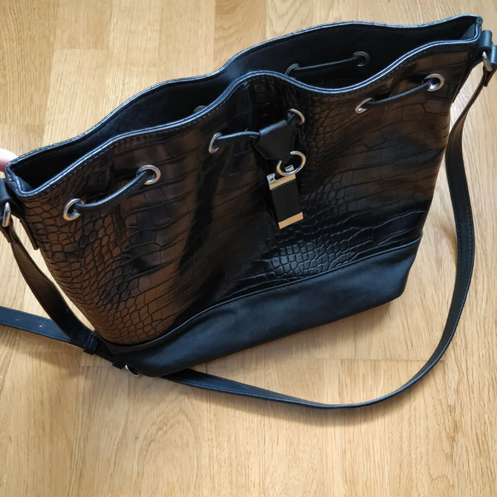 Väska från Anna Field, köpt på Zalando förra året. . Väskor.