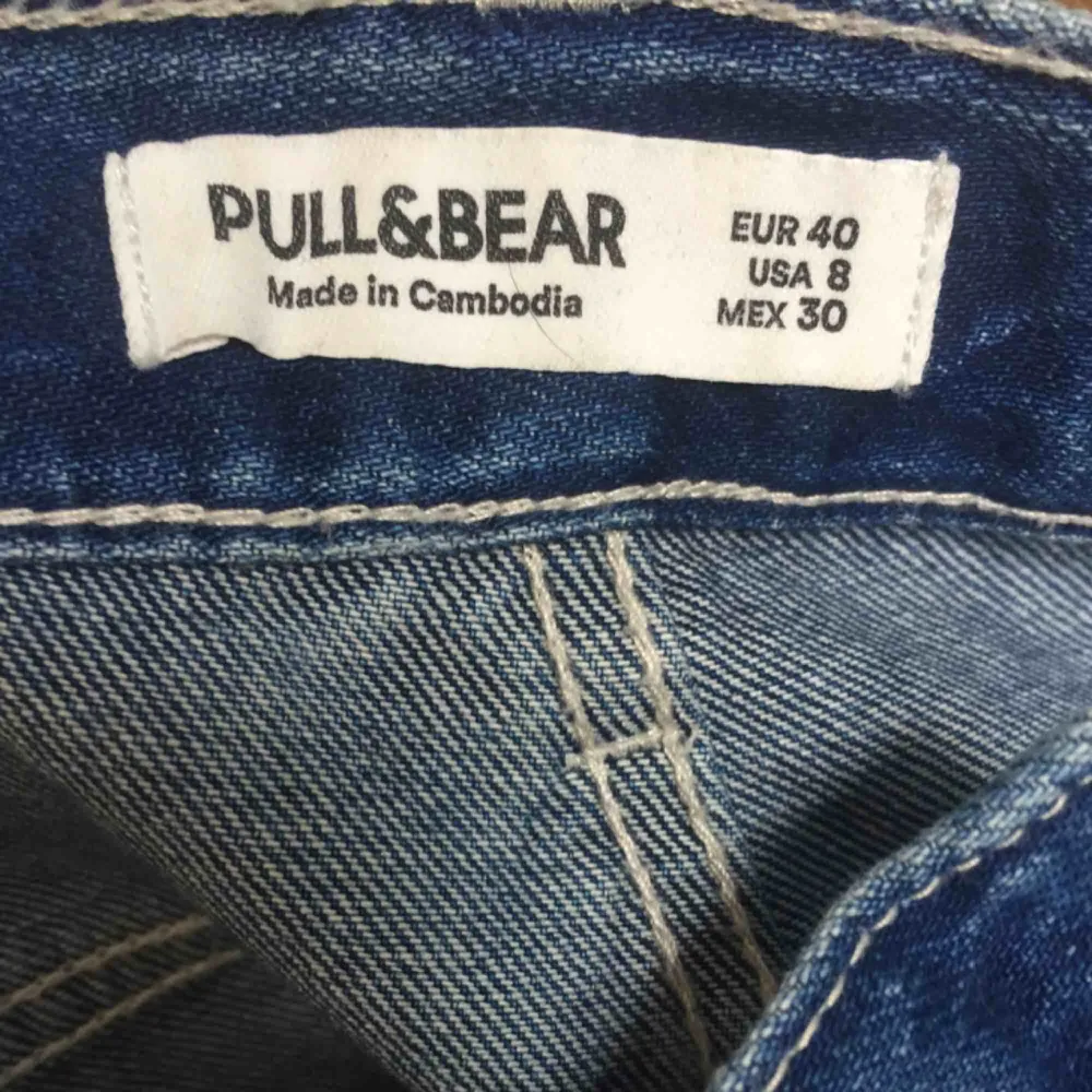 Jättesnygga jeans från pull and bear, kan mötas i Stockholm eller skicka. Jeans & Byxor.