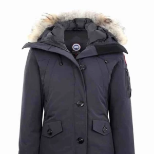  - Fin och felfri behövs tvättas lite vid halsen bara