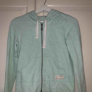  - En helt ny odd Molly hoodie. Använd en gång. 