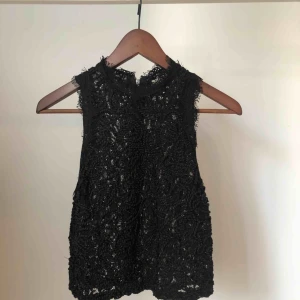  - Extremt populär topp från Zara i storlek XS som är perfekt till fest eller middag🦋möts upp i Stockholm.