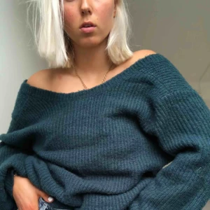  - Säljer min asmysiga, höstliga, fina, stickade tröja från NAKD (Linn ahlborgs kollektion) då den tyvärr aldrig kommer till användning. Köpte förra hösten men endast använd 3-4 gånger