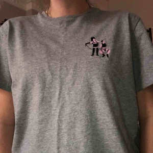  - T-shirt från franska Carne Bollente. 