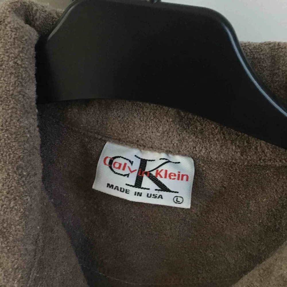 Calvin Klein Jeans vintage 1/4 zip pullover. Storlek L men fungerar även som lite oversize på någon med S/M etc.. Hoodies.