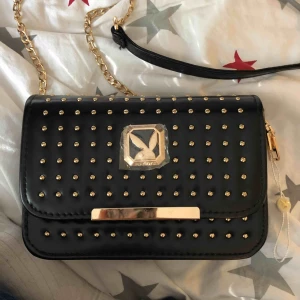  - Jätte din väska från Playboy, HELT OANVÄND, pris går att diskutera!!! 