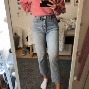  - sjukt snygga och trendiga jeans från Zara. Använda endast 1gång och köpta för 499kr. Vill egentligen inte ens sälja, men de är för stora för mig:(