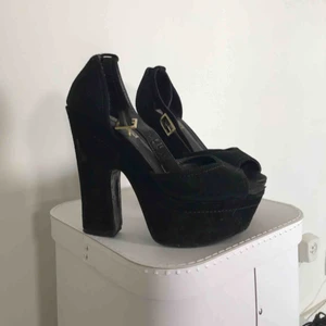  - Suuper sköna skor från Steve Madden! Svarta i mocka! Säljer dessa då jag använder de inte längre! 